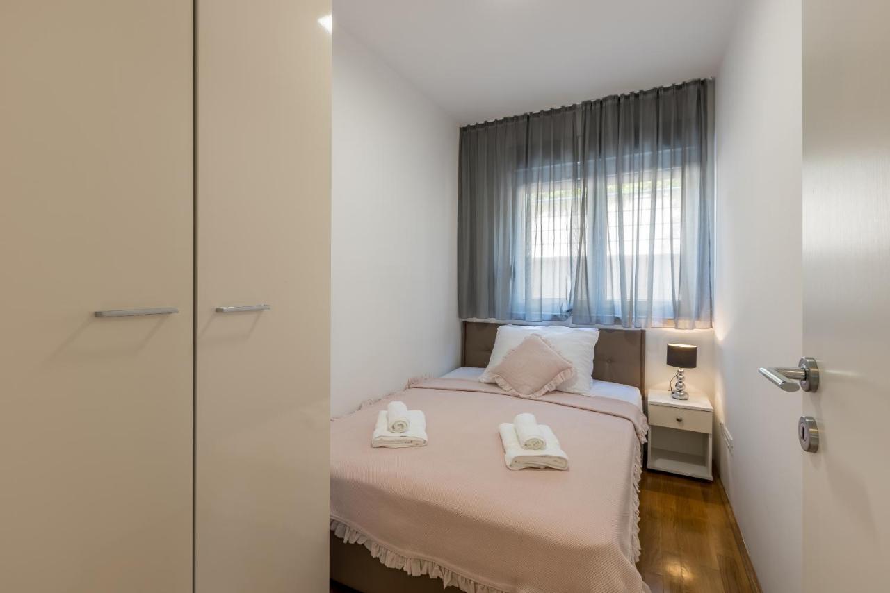 Madrugada Apartments Stari Grad  Buitenkant foto