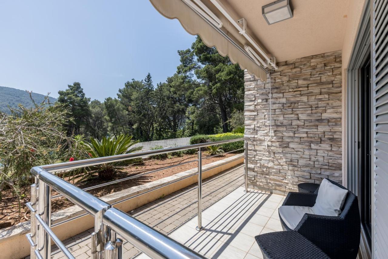 Madrugada Apartments Stari Grad  Buitenkant foto