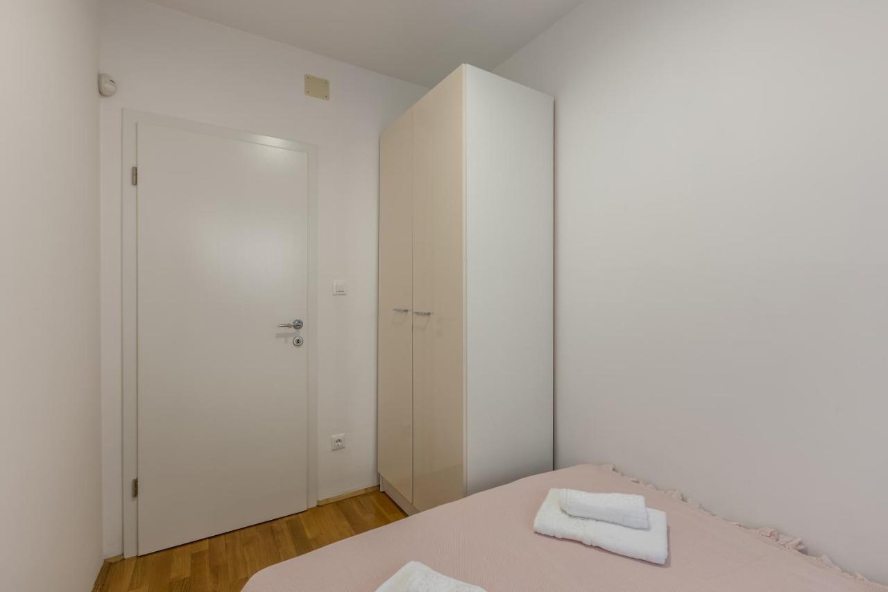 Madrugada Apartments Stari Grad  Buitenkant foto