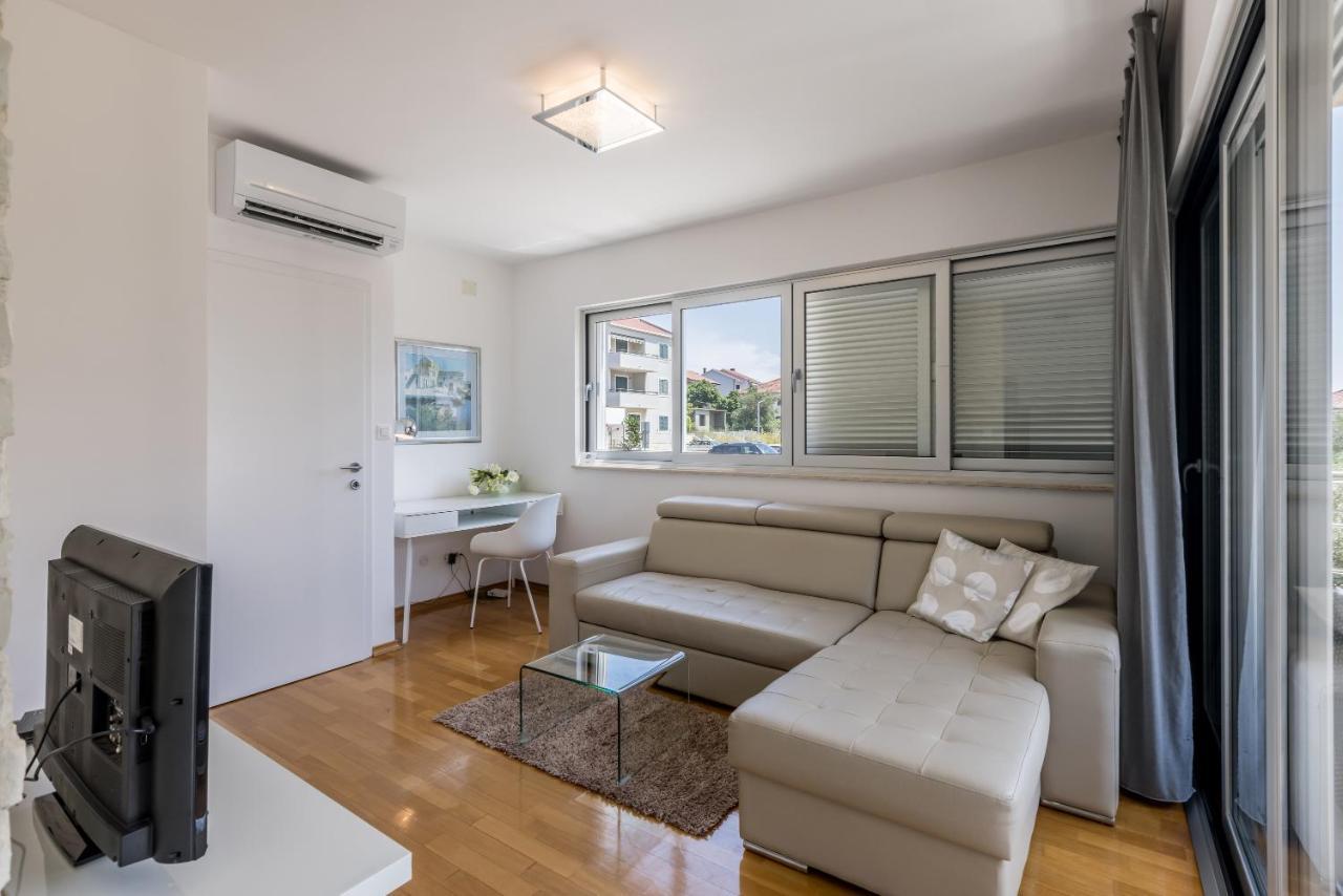 Madrugada Apartments Stari Grad  Buitenkant foto