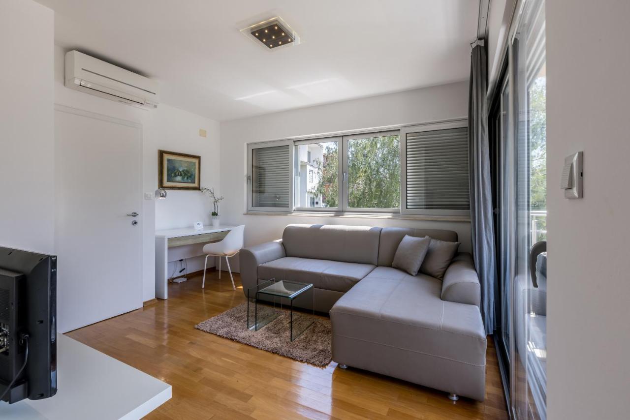 Madrugada Apartments Stari Grad  Buitenkant foto