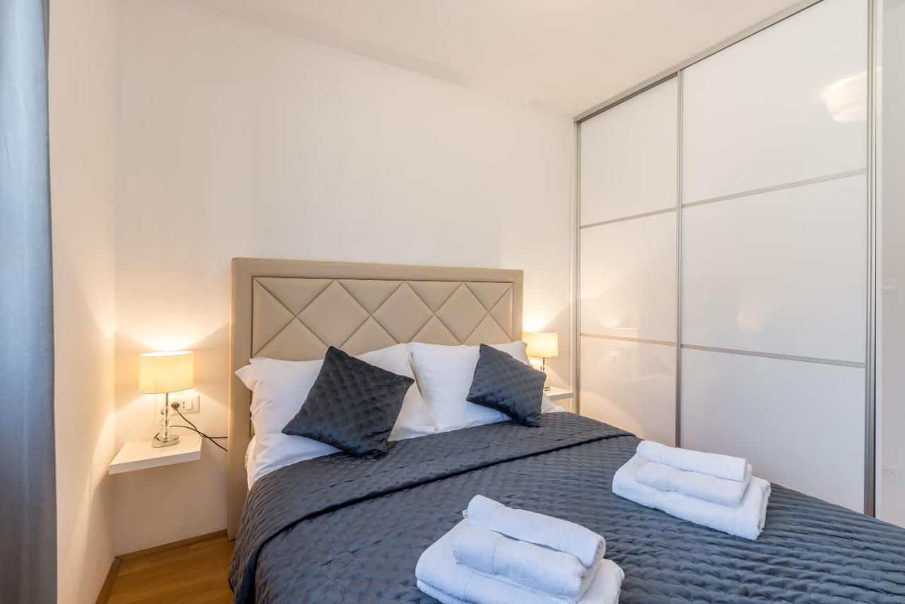 Madrugada Apartments Stari Grad  Buitenkant foto