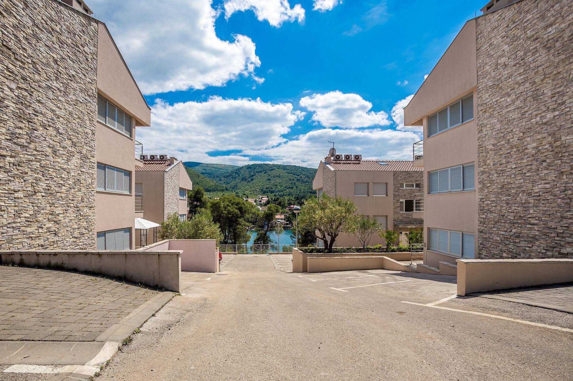 Madrugada Apartments Stari Grad  Buitenkant foto