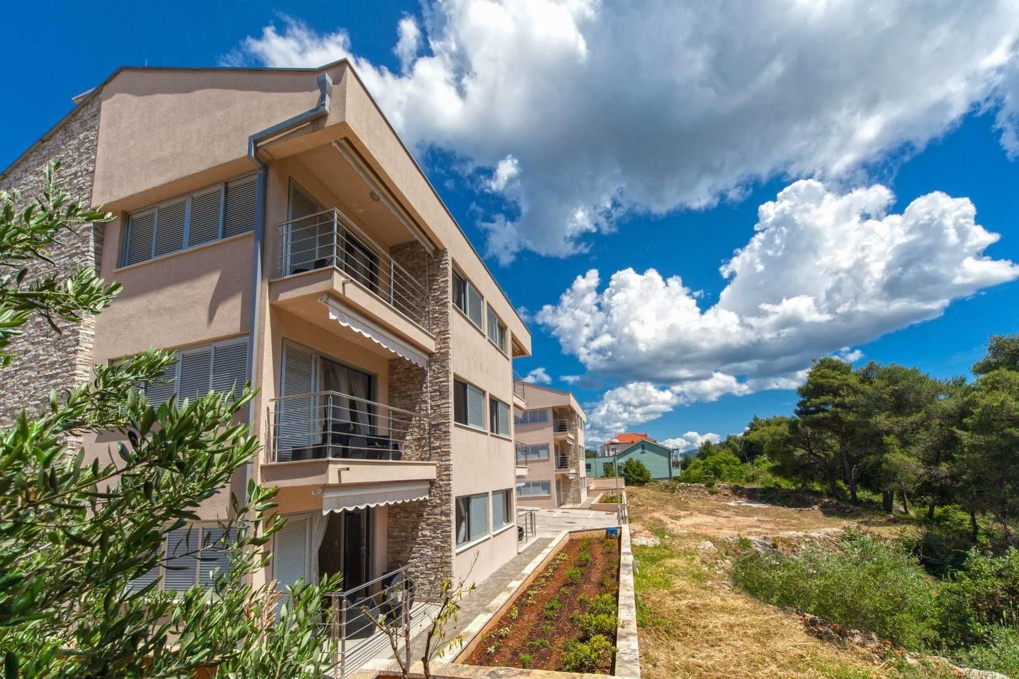 Madrugada Apartments Stari Grad  Buitenkant foto