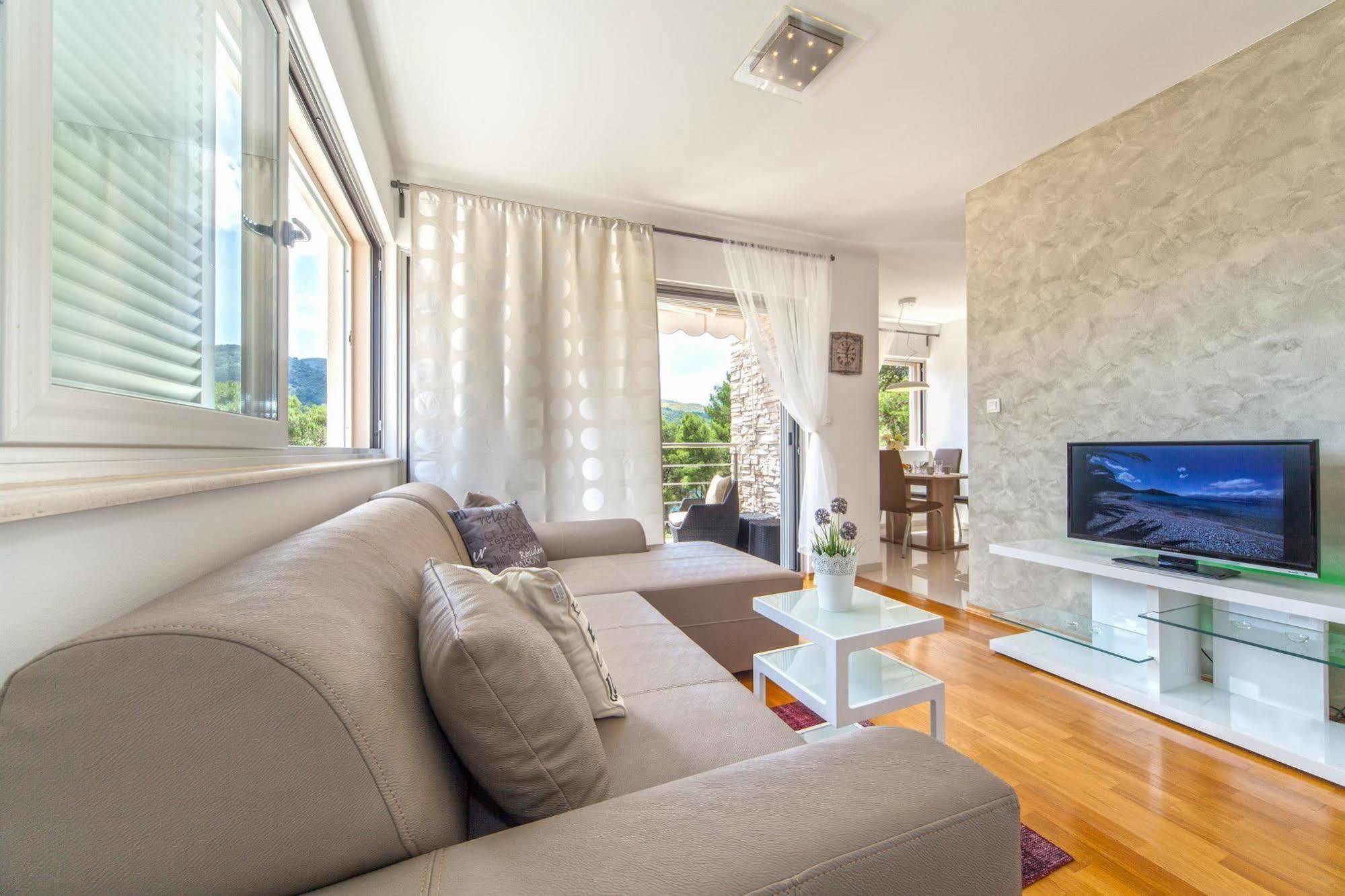 Madrugada Apartments Stari Grad  Buitenkant foto